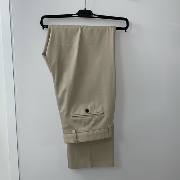 Eddie Bauer Mens Khaki Pants 34”W and 33” Inseam. Like new condition. 9.5/10 - Picture 4 of 12